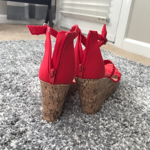 Red Wedges - Picture 3 of 3